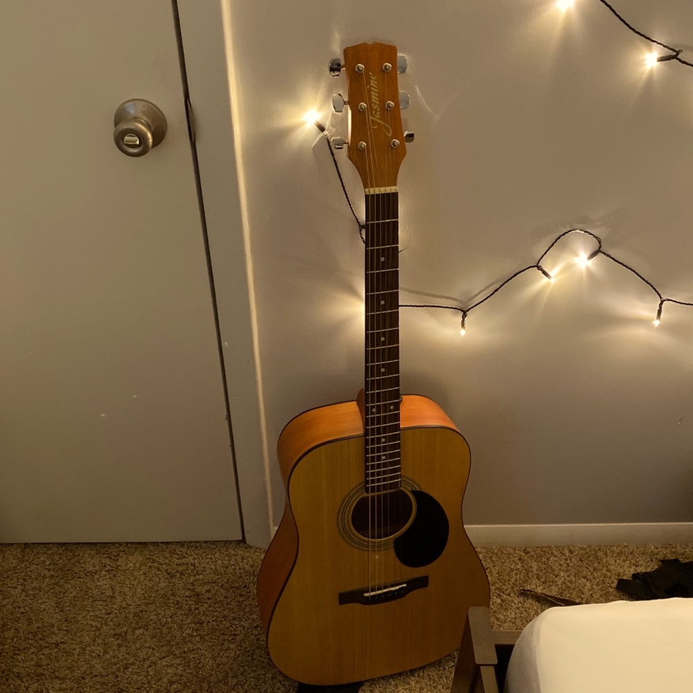 Jasmine Guitar